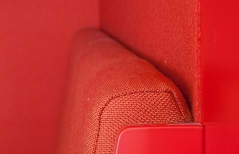 Power office_09, opklæbning af filt på væg